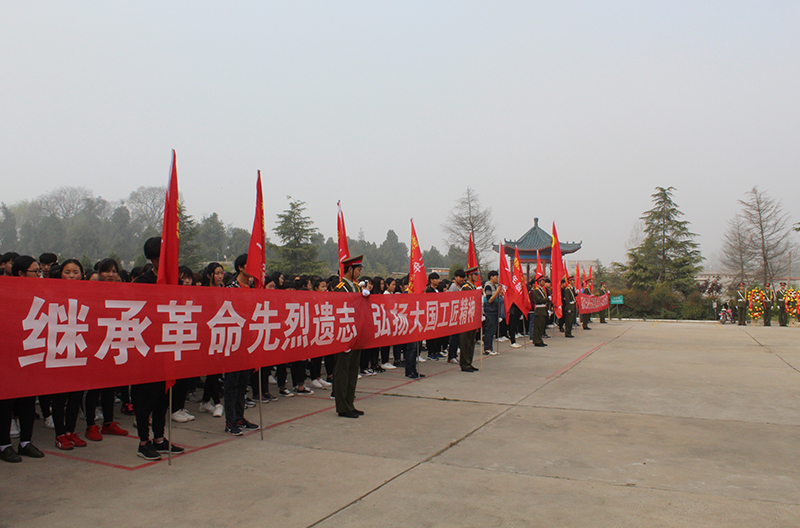 清明祭扫英烈